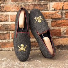 Load image into Gallery viewer, Drake Slippers
