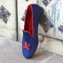 Load image into Gallery viewer, Drake Slippers