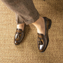 Load image into Gallery viewer, The Harrington Bespoke Men's Shoes Tobacco Patina Leather Tassels Loafers
